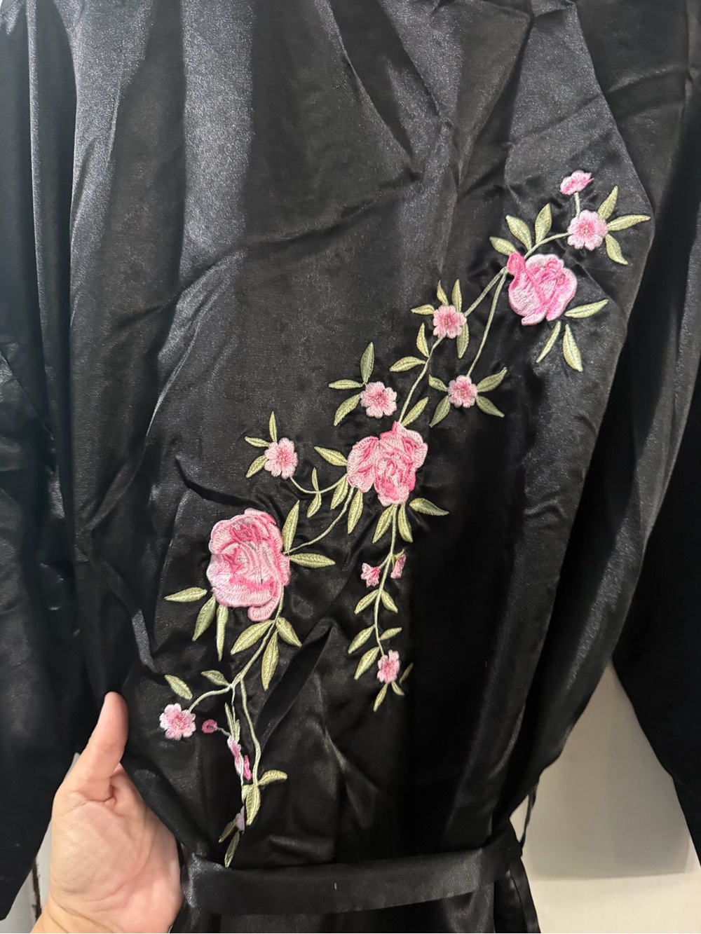Avon One Size Fits Most Satiny Robe - Picture 7 of 7